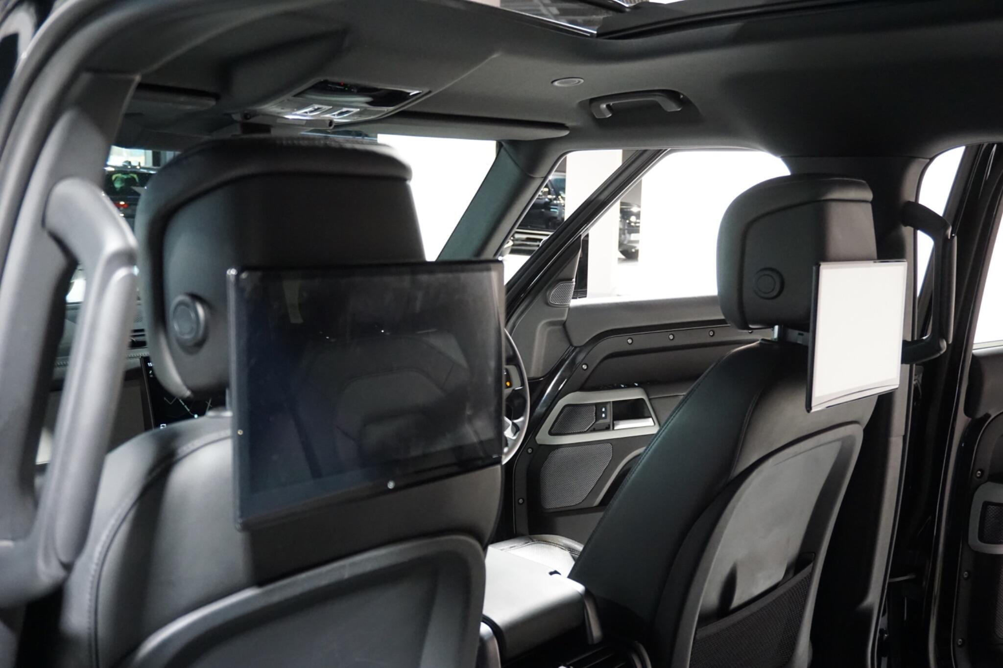 Land Rover Defender 110 3.0 D300 MHEV X-Dynamic HSE SUV 5dr Diesel Auto 4WD Euro 6 (s/s) (300 ps)